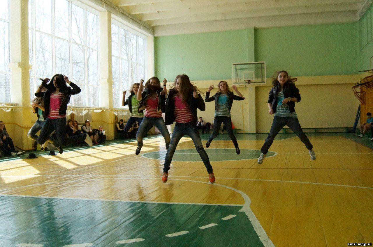 Школа 18 Ярославль. 58 Школа Ярославль учителя. Танцы 58 школа.